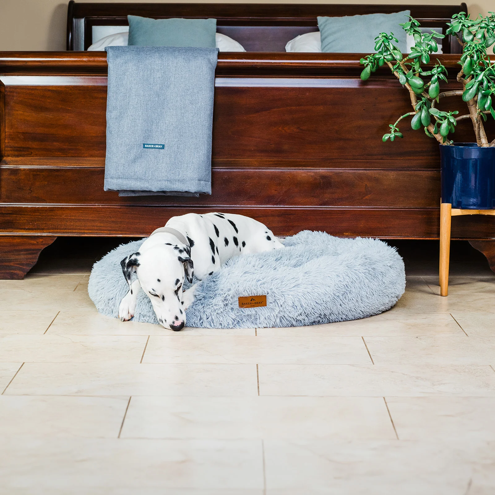 The Donut - Eco Friendly Luxury Calming Donut Dog Bed, Light Grey - Image 10